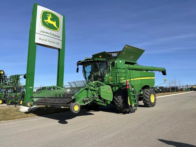 2013 John Deere S680 Batteuse