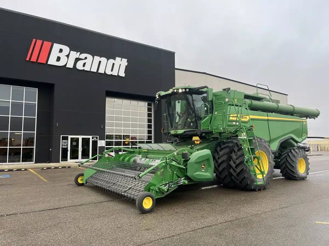 2023 John Deere X9 1000 Batteuse