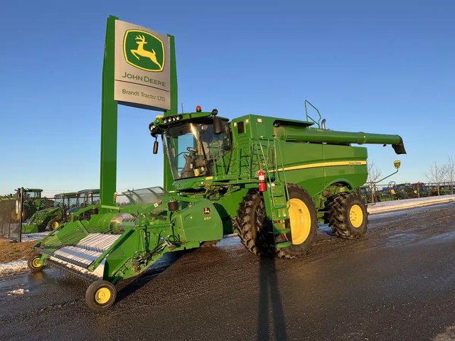 2014 John Deere S680 Batteuse