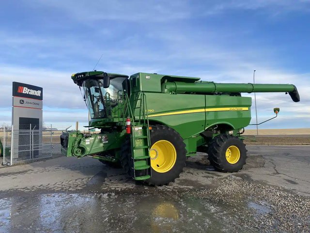 2021 John Deere S780 Batteuse