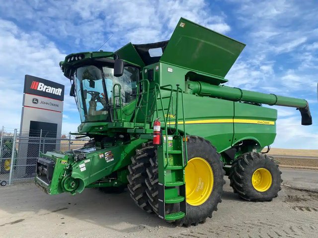 2021 John Deere S780 Batteuse
