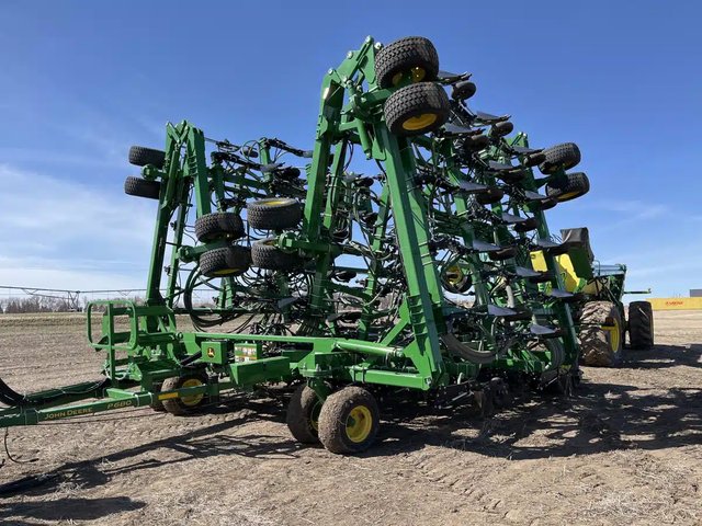 2023 John Deere P680 Semoir à air
