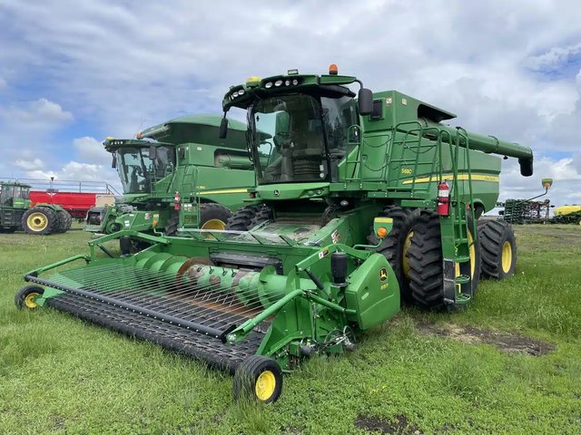 2015 John Deere S680 Batteuse