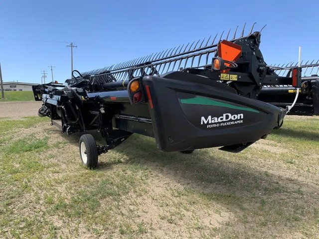 2017 MacDon FD75