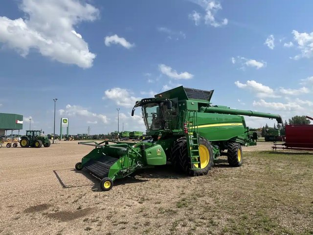 2021 John Deere T670 Batteuse