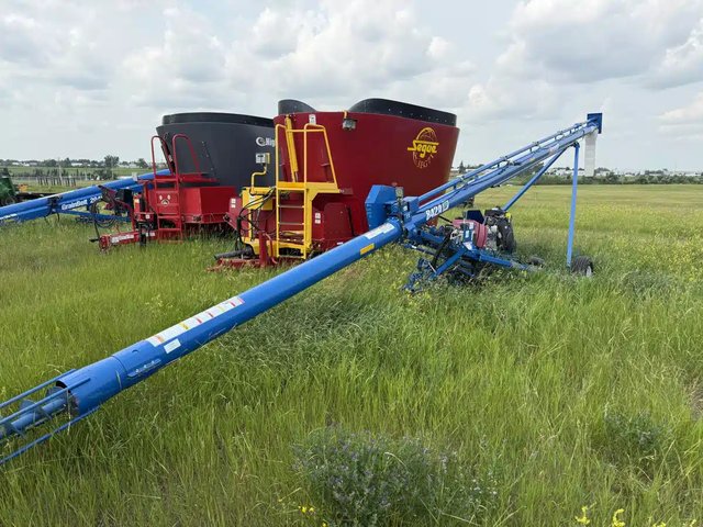 2023 Brandt 842 SC Vis à grain