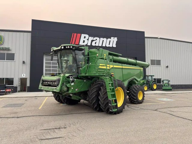 2025 John Deere X9 1000 Batteuse