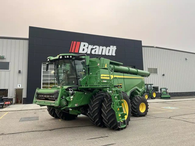 2025 John Deere X9 1000 Batteuse