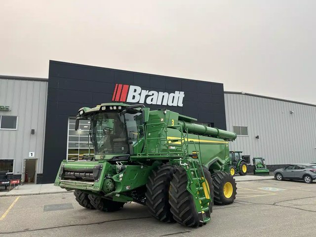 2025 John Deere X9 1000 Batteuse