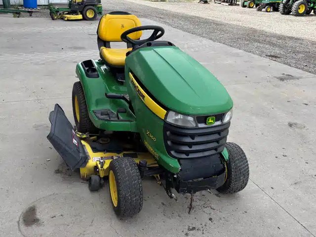 2013 John Deere X360 Tracteur à pelouse