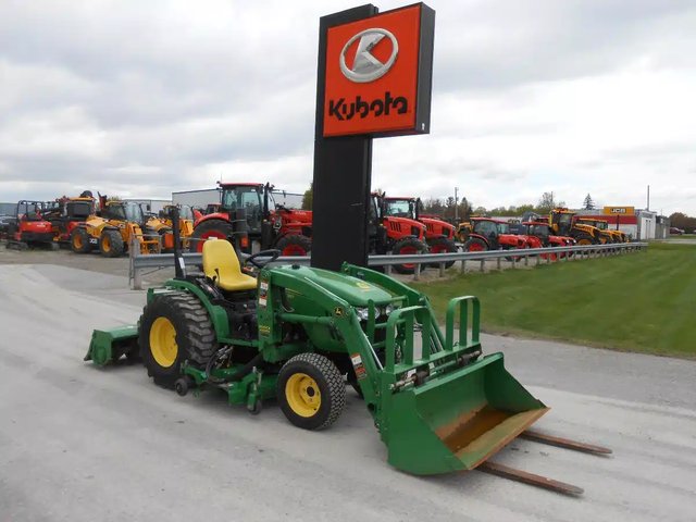 2011 John Deere 2520 Tracteur