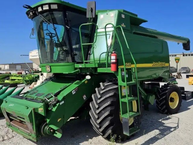 2004 John Deere 9560 Batteuse