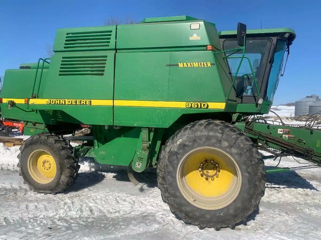 1998 John Deere 9610 Batteuse