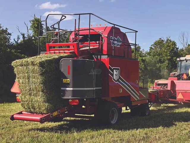 Marcrest Mfg. 5250T Accumulateur de balles