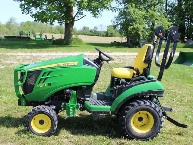 2021 John Deere 1025R Tracteur