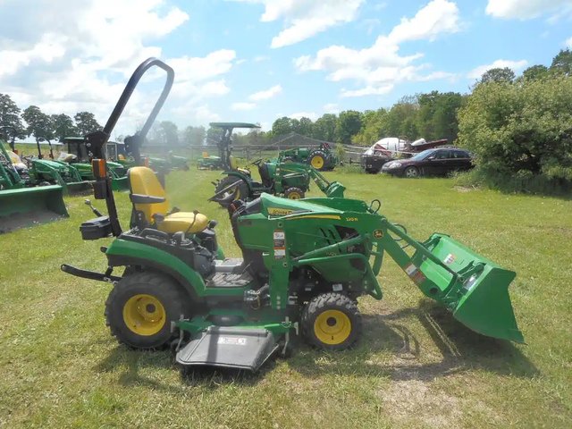 2022 John Deere 1025R Tracteur