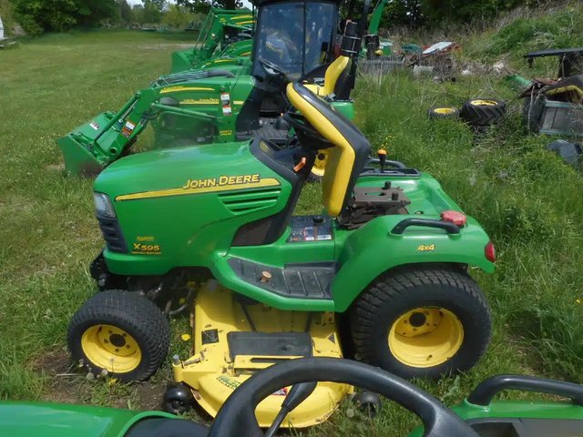2014 John Deere X740 Tracteur à pelouse