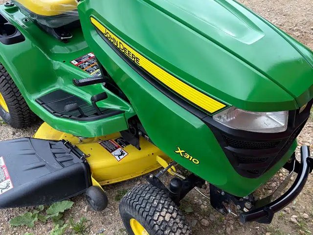 2015 John Deere X310 Tracteur à pelouse