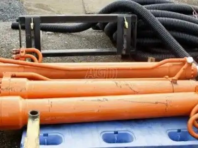 Hitachi 330 Excavator Boom Cylinder pièces - neuves et usagées