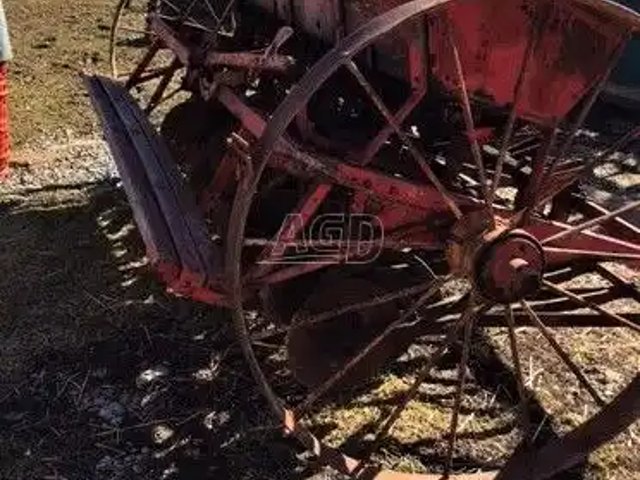 Massey Harris 20-A - BARN FIND Semoir à engrais