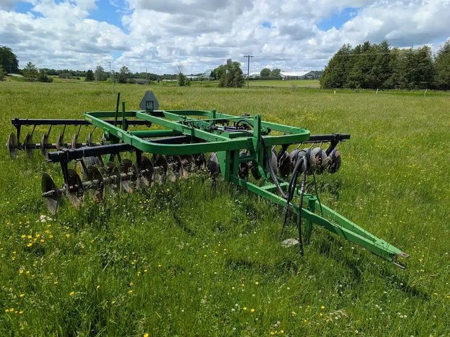 John Deere T0111 Disque