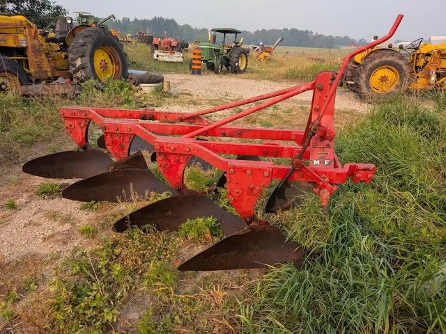 Massey Ferguson 72 Charrue