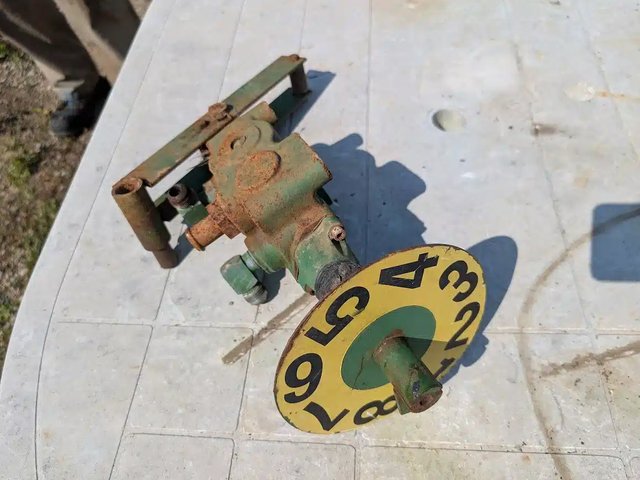 John Deere Distance Controller 336 pièces - neuves et usagées
