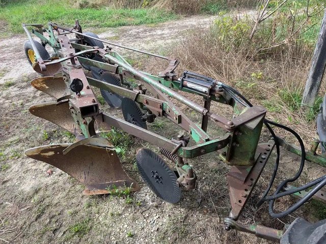 John Deere 145 Charrue