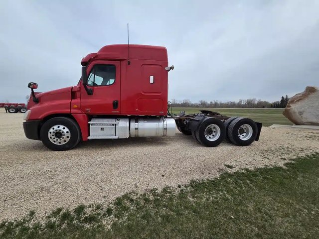2012 Freightliner CASCADIA 125 Camion dix roues