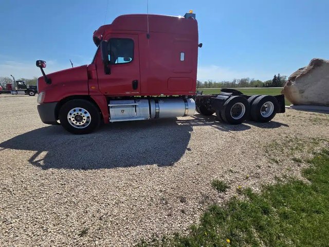 2011 Freightliner CASCADIA 125 Camion dix roues