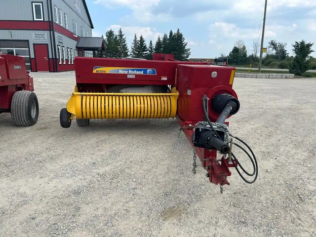 New Holland BC5070 presse à balle carrée - petite