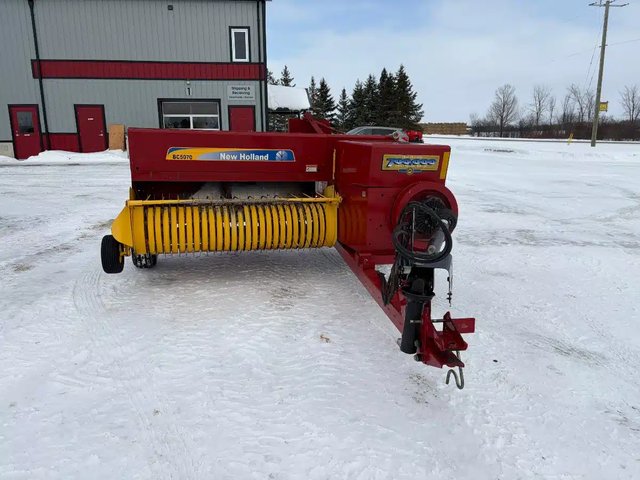 New Holland BC5070 presse à balle carrée - petite