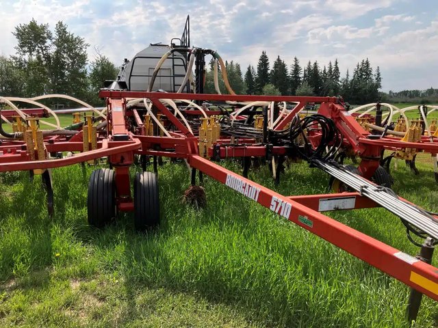 2004 Bourgault 5710-34 Semoir à air