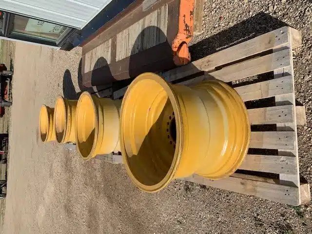 2022 Caterpillar 373-8108 Pneus