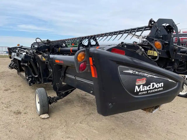 2015 MacDon FD75