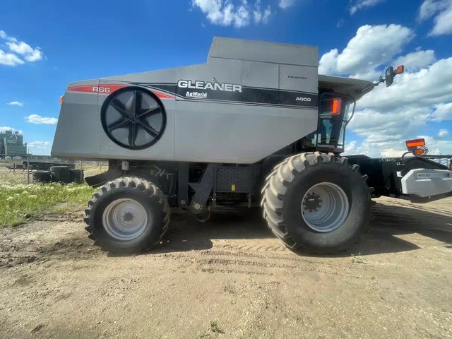 2009 Gleaner R66 Batteuse