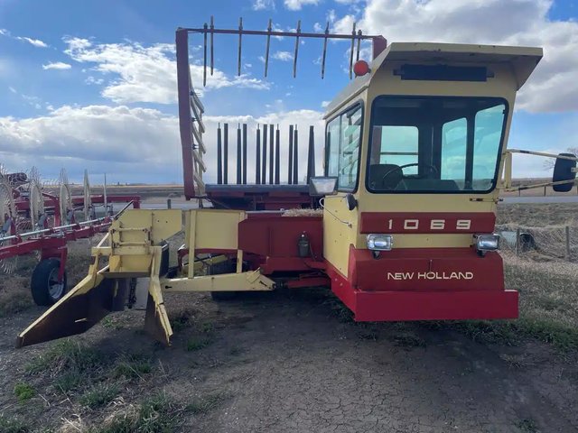 New Holland 1069 Chariot à ballots