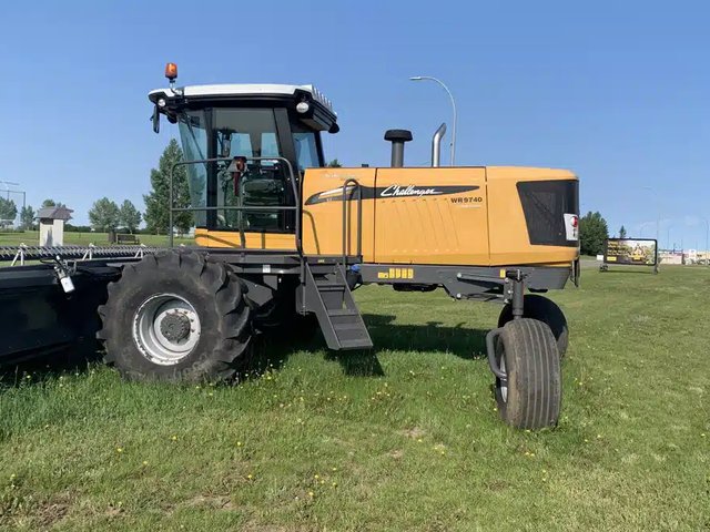 2013 Challenger WR9740 Andaineur