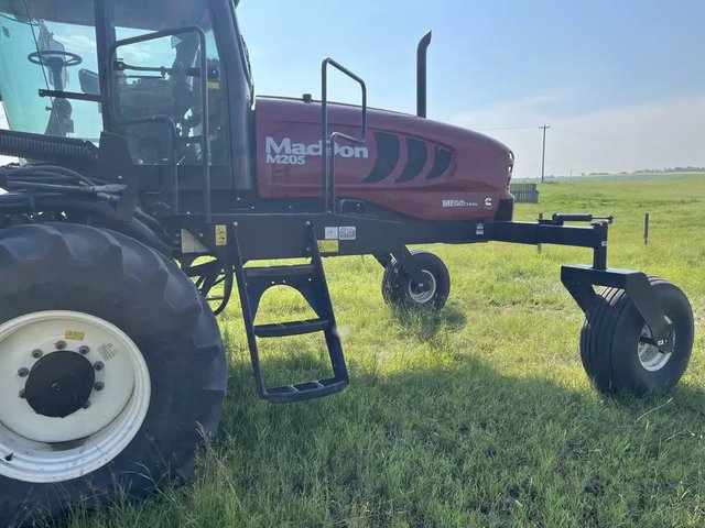 2015 MacDon M205 Andaineur