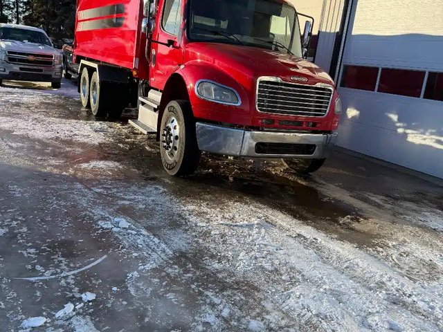 2012 Freightliner M2 camion de grain