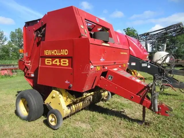 New Holland 648 Presse à Balle Ronde
