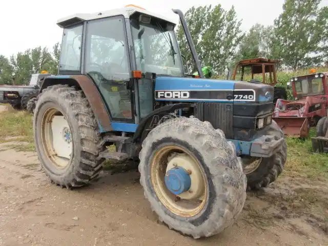1993 Ford 7740 Tracteur