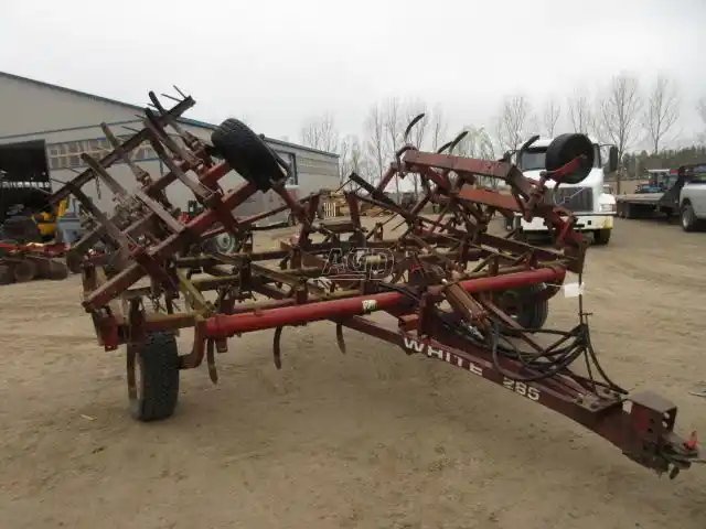White 285 Cultivateur