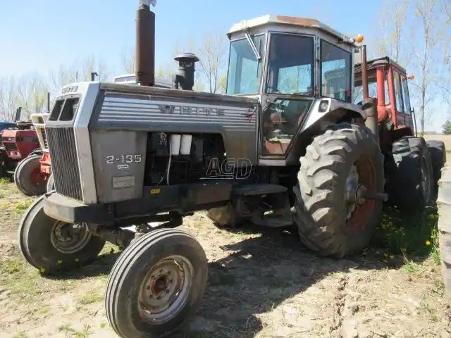 1977 White 2-135 Tracteur