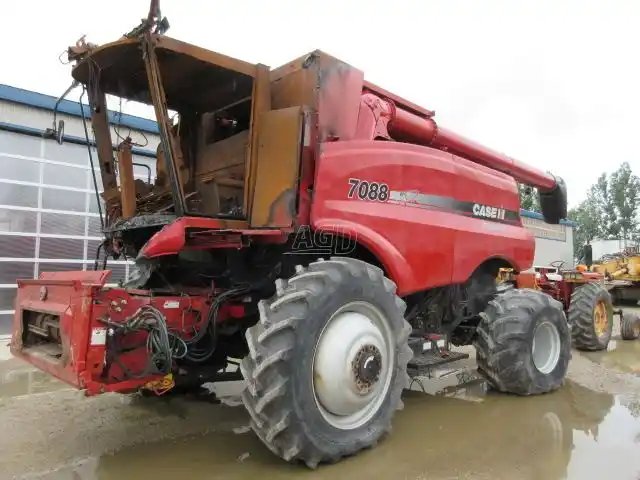 2011 Case IH 7088 Batteuse