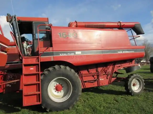 1988 Case IH 1640 Batteuse