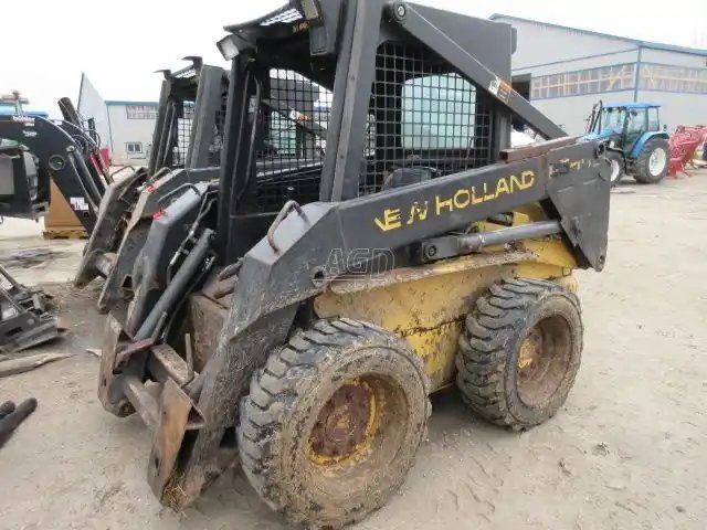 New Holland LX565 chargeuse à direction à glissement