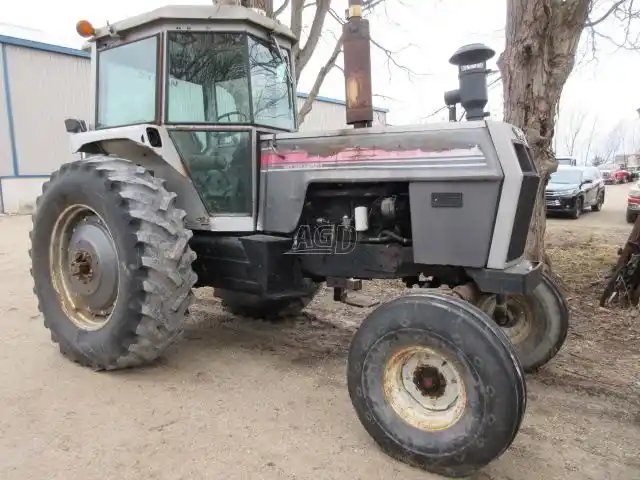 1980 White 2-105 Tracteur