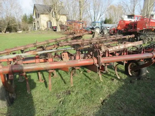 White 285 Cultivateur