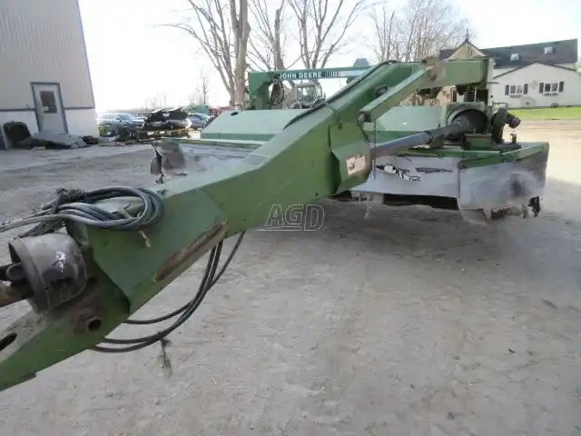 John Deere 1360 Faucheuse-conditionneuse à disques